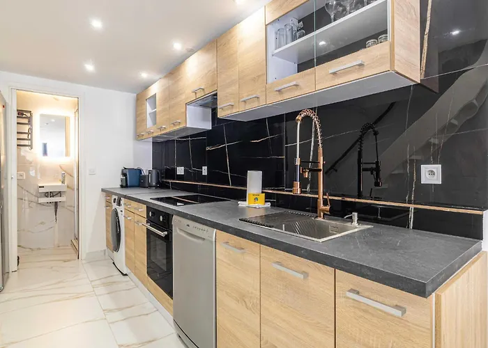 Modern A C 2br 8p - *