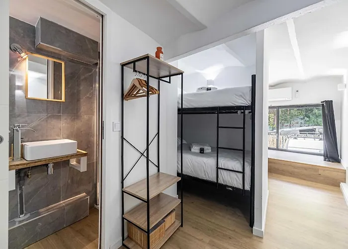 Modern A C 2br 8p - Apartmán