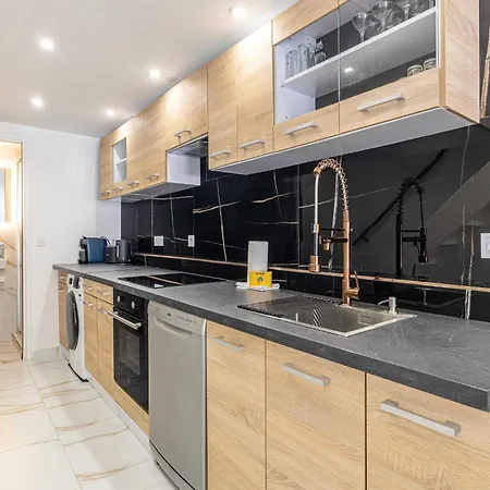 Modern A C 2br 8p - *